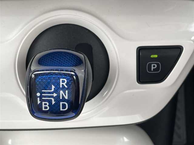 トヨタ プリウス S ツーリングセレクション 滋賀県 2016(平28)年 8.3万km エモーショナルレッド 社外SDナビ/・フルセグTV/・CD DVD /・Bluetooth/バックカメラ/スマートキー/プッシュスタート/レザーシート/シートヒーター/ステアリングリモコン/革巻きステアリング/電格ミラー/ウインカーミラー/ドアバイザー/純正フロアマット/フォグライト/LEDヘッドライト