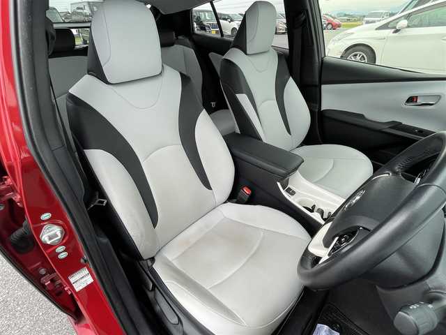 トヨタ プリウス S ツーリングセレクション 滋賀県 2016(平28)年 8.3万km エモーショナルレッド 社外SDナビ/・フルセグTV/・CD DVD /・Bluetooth/バックカメラ/スマートキー/プッシュスタート/レザーシート/シートヒーター/ステアリングリモコン/革巻きステアリング/電格ミラー/ウインカーミラー/ドアバイザー/純正フロアマット/フォグライト/LEDヘッドライト