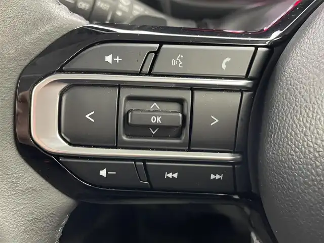 スズキ スペーシア ギア HYBRID XZターボ 宮城県 2024(令6)年 0.8万km モスグレーメタリック 9インチ純正ナビ/フルセグTV/FM/AM/BT/バックカメラ/全方位カメラ/ヘッドアップディスプレイ/クルーズコントロール/ビルトインETC/シートヒーター/ステアリングヒーター/両側パワースライドドア/電動パーキングブレーキ/ブレーキホールド/パドルシフト/オットマン/フォグランプ/ルーフレール/横滑り防止装置/コーナーセンサー/レーンキープアシスト/オートマチックハイビーム/ターボ