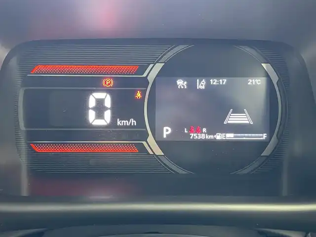 スズキ スペーシア ギア HYBRID XZターボ 宮城県 2024(令6)年 0.8万km モスグレーメタリック 9インチ純正ナビ/フルセグTV/FM/AM/BT/バックカメラ/全方位カメラ/ヘッドアップディスプレイ/クルーズコントロール/ビルトインETC/シートヒーター/ステアリングヒーター/両側パワースライドドア/電動パーキングブレーキ/ブレーキホールド/パドルシフト/オットマン/フォグランプ/ルーフレール/横滑り防止装置/コーナーセンサー/レーンキープアシスト/オートマチックハイビーム/ターボ