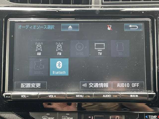 トヨタ アクア 静岡県 2017(平29)年 6.4万km ライムホワイトパールクリスタルシャイン ●純正ナビ/(ワンセグ/CD/DVD/Bluetooth)/(NSZT-Y66T)/●前席シートヒーター/●バックカメラ/●衝突被害軽減システム/●レーンキープアシスト/●オートライト/●オートマチックハイビーム/●革巻きステアリング/●ステアリングスイッチ/●レベライザー/●電動格納ウィンカーミラー/●ETC/●前方ドライブレコーダー/●ドアバイザー/●フロアマット/●社外15インチアルミホイール(モデリスタ）/●ダブルSRS＋ABS