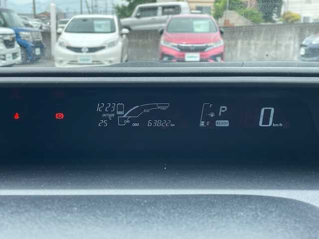 トヨタ アクア 静岡県 2017(平29)年 6.4万km ライムホワイトパールクリスタルシャイン ●純正ナビ/(ワンセグ/CD/DVD/Bluetooth)/(NSZT-Y66T)/●前席シートヒーター/●バックカメラ/●衝突被害軽減システム/●レーンキープアシスト/●オートライト/●オートマチックハイビーム/●革巻きステアリング/●ステアリングスイッチ/●レベライザー/●電動格納ウィンカーミラー/●ETC/●前方ドライブレコーダー/●ドアバイザー/●フロアマット/●社外15インチアルミホイール(モデリスタ）/●ダブルSRS＋ABS