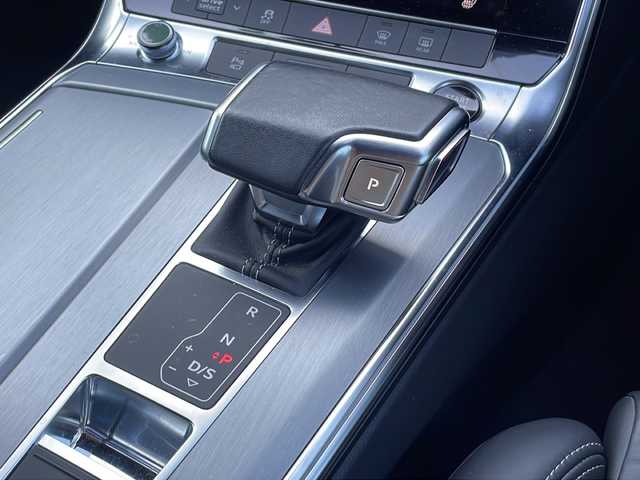 アウディ アウディ Ａ６ アバント 40TDIクワトロ Sライン 福岡県 2021(令3)年 3.3万km グレー Sラインパッケージ/メーカー純正ナビゲーション/アダプティブクルーズコントロール/アラウンドビューモニター/パドルシフト/クリアランスソナー/LEDヘッドライト/ルーフレール/電動リアゲート/黒革シート/前席パワーシート（メモリー付き）/シートヒーター/ステアリングヒーター/ETC/USBポート/電動格納ミラー/プッシュスタート/スマートキー/スペアキー/純正20インチアルミホイール/プリクラッシュセーフティ/レーンキープアシスト/アイドリングストップ/保証書/取扱説明書