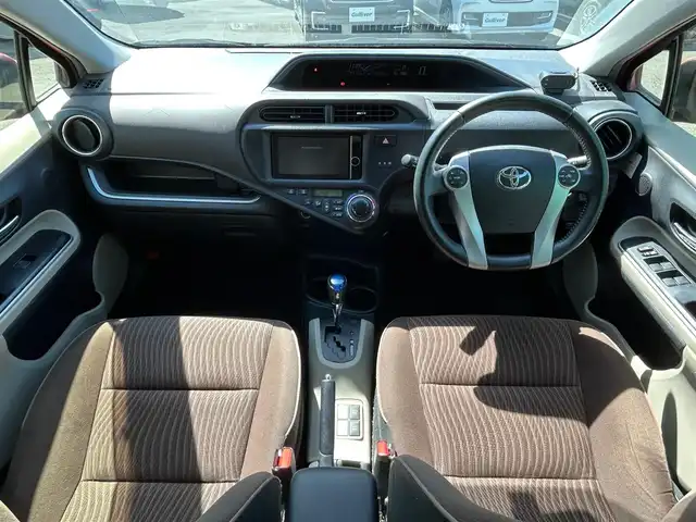 トヨタ アクア G 静岡県 2014(平26)年 3.5万km シトラスオレンジマイカメタリック 社外ＳＤナビ（Ｂｌｕｅｔｏｏｔｈ、ＣＤ、ＤＶＤ、フルセグＴＶ）/バックカメラ/ＥＴＣ/横滑り防止装置/純正フロアマット/オートライト/スマートキー/ドアバイザー/前後コーナーセンサー/ダブルエアバック/横滑り防止装置/プッシュスタート/オートエアコン/キセノンヘッドライト