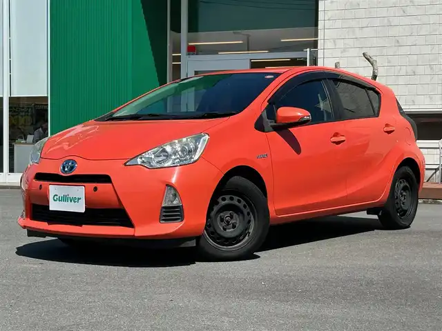 トヨタ アクア G 静岡県 2014(平26)年 3.5万km シトラスオレンジマイカメタリック 社外ＳＤナビ（Ｂｌｕｅｔｏｏｔｈ、ＣＤ、ＤＶＤ、フルセグＴＶ）/バックカメラ/ＥＴＣ/横滑り防止装置/純正フロアマット/オートライト/スマートキー/ドアバイザー/前後コーナーセンサー/ダブルエアバック/横滑り防止装置/プッシュスタート/オートエアコン/キセノンヘッドライト
