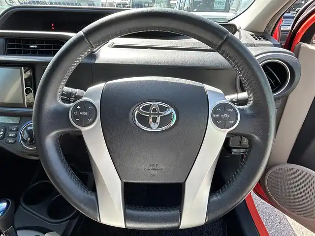 トヨタ アクア G 静岡県 2014(平26)年 3.5万km シトラスオレンジマイカメタリック 社外ＳＤナビ（Ｂｌｕｅｔｏｏｔｈ、ＣＤ、ＤＶＤ、フルセグＴＶ）/バックカメラ/ＥＴＣ/横滑り防止装置/純正フロアマット/オートライト/スマートキー/ドアバイザー/前後コーナーセンサー/ダブルエアバック/横滑り防止装置/プッシュスタート/オートエアコン/キセノンヘッドライト