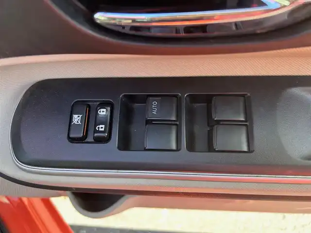 トヨタ アクア G 静岡県 2014(平26)年 3.5万km シトラスオレンジマイカメタリック 社外ＳＤナビ（Ｂｌｕｅｔｏｏｔｈ、ＣＤ、ＤＶＤ、フルセグＴＶ）/バックカメラ/ＥＴＣ/横滑り防止装置/純正フロアマット/オートライト/スマートキー/ドアバイザー/前後コーナーセンサー/ダブルエアバック/横滑り防止装置/プッシュスタート/オートエアコン/キセノンヘッドライト