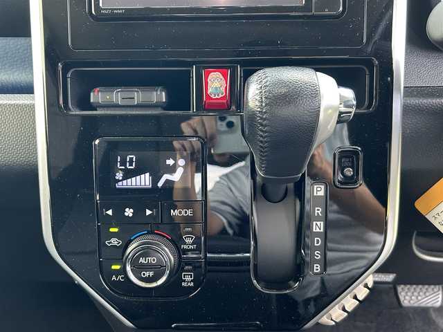 トヨタ ルーミー カスタムG S 群馬県 2017(平29)年 8万km パールホワイトⅢ 純正SDナビ/(AM/FM/DISC/フルセグTV/SD/Bluetooth)/スマートアシスト/・衝突警報機能/・衝突回避支援ブレーキ/・先行車発進お知らせ機能/・車線逸脱警報機能/・路側逸脱警報/・ふらつき警報/社外前方ドラレコ/純正フロアマット/純正アルミ/ビルトインETC/シートカバー/社外センターコンソール/ステアリングスイッチ/前席シートヒーター/プッシュスタート/クルコン/両側電動スライドドア/アイドリングストップ/熱線フロントガラス/電格ミラー/ドアバイザー/フォグランプ