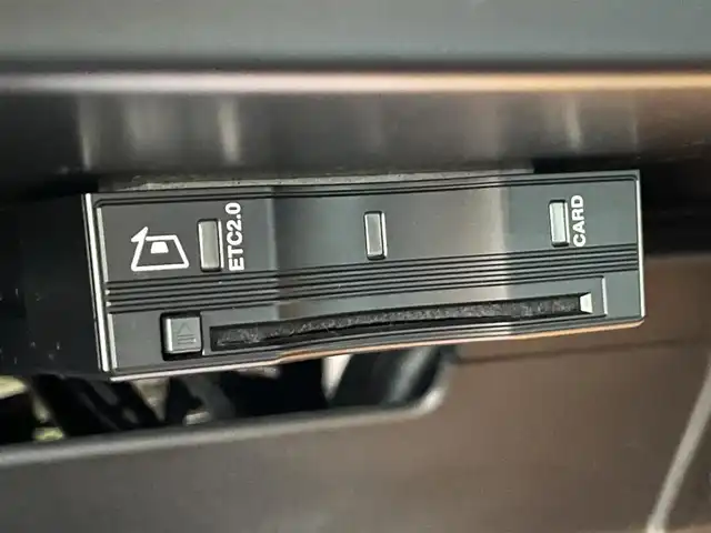 ランドローバー レンジローバーイヴォーク SE 岡山県 2019(令1)年 2.6万km 白 登録時走行距離：25850ｋｍ/純正10.25インチナビゲーション/→フルセグTV/全方位カメラ/アラウンドビューモニター/ブラインドスポットモニター/ヘッドアップディスプレイ/自動駐車システム/ビルトインETC/レーダークルーズコントロール/ステアリングリモコン/パドルシフト/LEDオートライト/フォグランプ/スマートキー/スペアキー