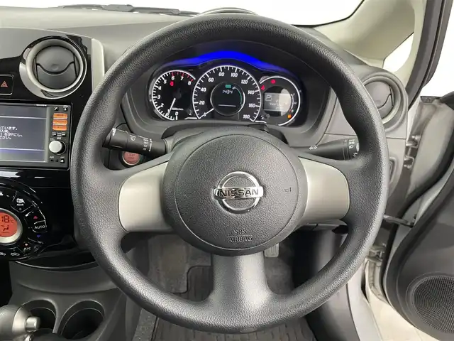 日産 ノート X DIG－S 群馬県 2014(平26)年 7.5万km ブリリアントシルバー スーパーチャージャー　純正７インチナビ　バックカメラ　ヘッドライトレベライザー　オートエアコン　純正フロアマット　電動格納ミラー　プッシュスタート　スマートキー　ＥＴＣ　横滑り鵜防止装置　禁煙車