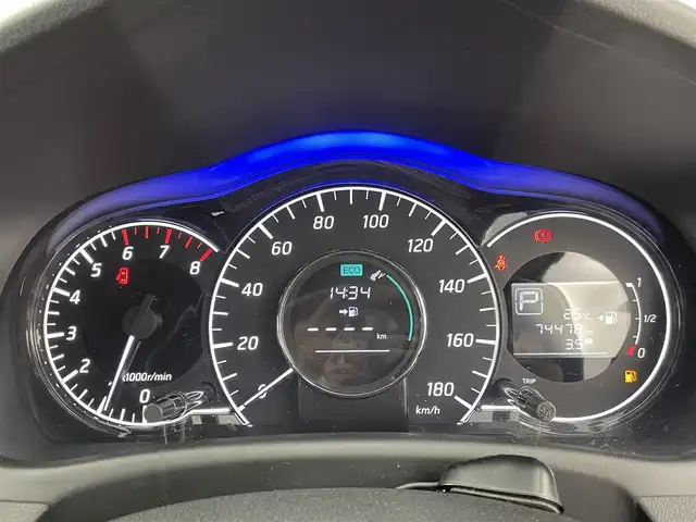 日産 ノート X DIG－S 群馬県 2014(平26)年 7.5万km ブリリアントシルバー スーパーチャージャー　純正７インチナビ　バックカメラ　ヘッドライトレベライザー　オートエアコン　純正フロアマット　電動格納ミラー　プッシュスタート　スマートキー　ＥＴＣ　横滑り鵜防止装置　禁煙車