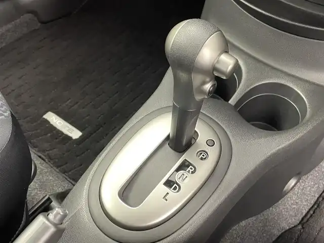 日産 ノート X DIG－S 群馬県 2014(平26)年 7.5万km ブリリアントシルバー スーパーチャージャー　純正７インチナビ　バックカメラ　ヘッドライトレベライザー　オートエアコン　純正フロアマット　電動格納ミラー　プッシュスタート　スマートキー　ＥＴＣ　横滑り鵜防止装置　禁煙車