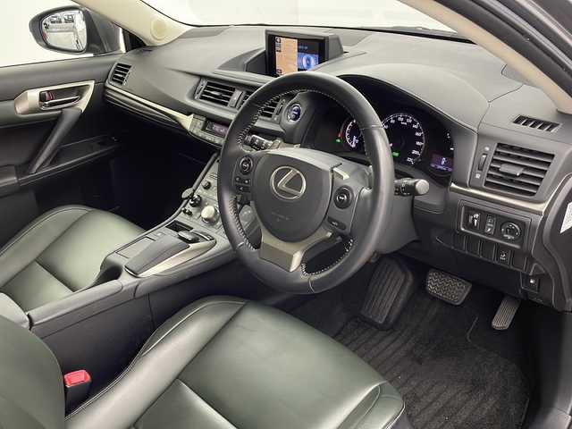 レクサス ＣＴ 200h バージョンL 栃木県 2014(平26)年 3.3万km マーキュリーグレーマイカ 純正SDナビ/（CD/DVD/フルセグTV/Bluetooth）/バックカメラ/クルーズコントロール/パドルシフト/純正アルミホイール/レザーシート/パワーシート/シートヒーターD/N/純正フロアマット/ドライブレコーダー/ETC/LEDヘッドライト/プッシュスタート/スマートキー/スペアキー1本/カードキー1枚