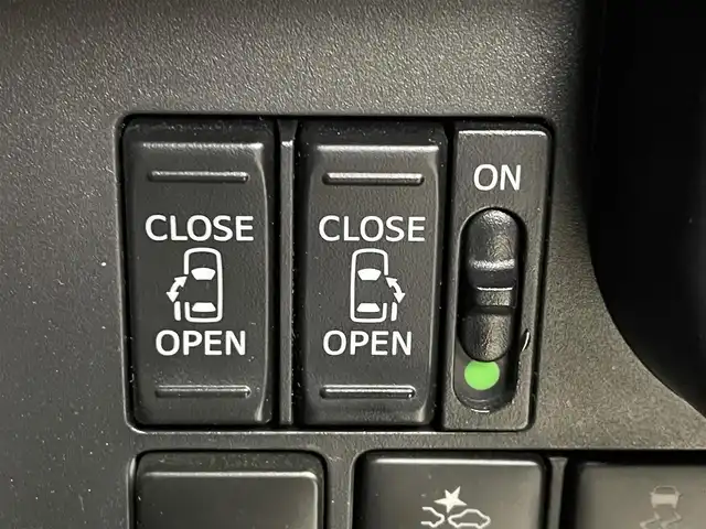 トヨタ ルーミー 埼玉県 2018(平30)年 3万km パールホワイトⅢ スマートアシスト２　純正９インチナビ　バックカメラ　ビルトインＥＴＣ　前後ドライブレコーダー　クルーズコントロール　シートヒーター　社外アルミホイール　スマートキー　オートライト　ＬＥＤヘッドライト