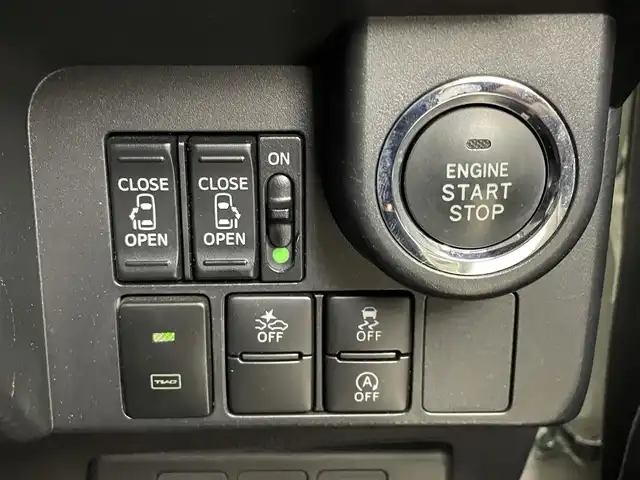 トヨタ ルーミー 埼玉県 2018(平30)年 3万km パールホワイトⅢ スマートアシスト２　純正９インチナビ　バックカメラ　ビルトインＥＴＣ　前後ドライブレコーダー　クルーズコントロール　シートヒーター　社外アルミホイール　スマートキー　オートライト　ＬＥＤヘッドライト