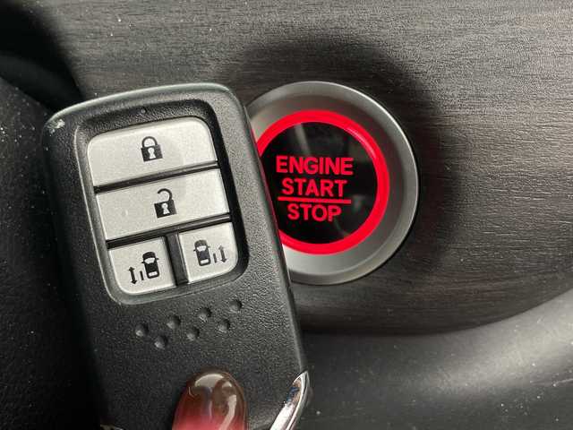 ホンダ フリード G ホンダセンシング 群馬県 2018(平30)年 7.2万km プレミアムスパークルブラックパール 社外７型ナビ　フルセグＴＶ　衝突被害軽減システム　両側電動スライドドア　ハーフレザーシート　ステアリングスイッチ　クルーズコントロール　横滑り防止機能　ＬＥＤライト　ビルトインＥＴＣ　スマートキー