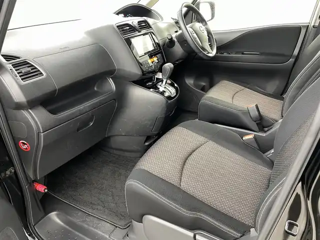 日産 セレナ ハイウェイスター Vエアロ+Safty 福島県 2016(平28)年 6.3万km ダイヤモンドブラック ４WD/エマージェンシーブレーキ/・ディスプレイ付自動防眩式ルームミラー/(ミラーにバックカメラ・アラウンドビューモニター)/・踏み間違い衝突防止アシスト/・フロント& バックソナー/・ふらつき警報/・衝突軽減ブレーキ/・レーンキープアシスト/社外ナビゲーション/・型式：CN-R330WD/・【Bluetooth/TV/AM・FM/CD/DVD】/・ETC/・前後ドライブレコーダー/純正フロアマット/ドアバイザー/LEDライト/・フォグライト/・オートライト/電動格納ウィンカーミラー/プッシュスタート/・スマートキー