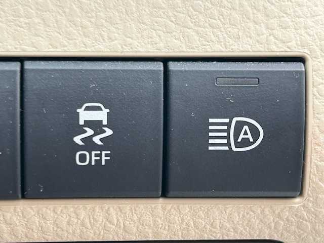 トヨタ カムリ G レザーパッケージ 宮城県 2018(平30)年 6.7万km プラチナホワイトパールマイカ トヨタセーフティセンス/・プリクラッシュセーフティ/・レーダークルーズコントロール/・レーントレーシングアシスト/・オートマチックハイビーム/ヘッドアップディスプレイ/純正ナビ/・バックカメラ/・フルセグTV/Bluetooth/CD/DVD/USB/AUX/・ビルトインETC/・前方ドライブレコーダー/アイドリングストップ/フロント熱線/電子パーキング/・オートブレーキホールド/革巻きステアリング/・ステアリングスイッチ/レザーシート/・パワーシート（運転席/助手席）/・シートヒーター（運転席/助手席）/LEDヘッドライト/・オートライト/・フォグランプ/プッシュスタート/・スマートキー/純正アルミホイール/純正フロアマット/ドアバイザー