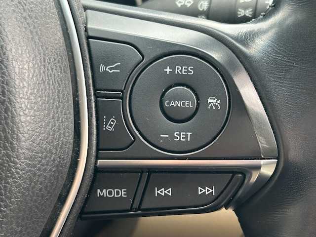 トヨタ カムリ G レザーパッケージ 宮城県 2018(平30)年 6.7万km プラチナホワイトパールマイカ トヨタセーフティセンス/・プリクラッシュセーフティ/・レーダークルーズコントロール/・レーントレーシングアシスト/・オートマチックハイビーム/ヘッドアップディスプレイ/純正ナビ/・バックカメラ/・フルセグTV/Bluetooth/CD/DVD/USB/AUX/・ビルトインETC/・前方ドライブレコーダー/アイドリングストップ/フロント熱線/電子パーキング/・オートブレーキホールド/革巻きステアリング/・ステアリングスイッチ/レザーシート/・パワーシート（運転席/助手席）/・シートヒーター（運転席/助手席）/LEDヘッドライト/・オートライト/・フォグランプ/プッシュスタート/・スマートキー/純正アルミホイール/純正フロアマット/ドアバイザー