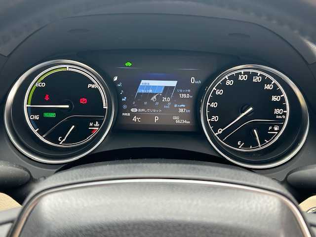 トヨタ カムリ G レザーパッケージ 宮城県 2018(平30)年 6.7万km プラチナホワイトパールマイカ トヨタセーフティセンス/・プリクラッシュセーフティ/・レーダークルーズコントロール/・レーントレーシングアシスト/・オートマチックハイビーム/ヘッドアップディスプレイ/純正ナビ/・バックカメラ/・フルセグTV/Bluetooth/CD/DVD/USB/AUX/・ビルトインETC/・前方ドライブレコーダー/アイドリングストップ/フロント熱線/電子パーキング/・オートブレーキホールド/革巻きステアリング/・ステアリングスイッチ/レザーシート/・パワーシート（運転席/助手席）/・シートヒーター（運転席/助手席）/LEDヘッドライト/・オートライト/・フォグランプ/プッシュスタート/・スマートキー/純正アルミホイール/純正フロアマット/ドアバイザー