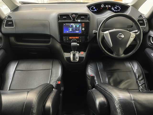 日産 セレナ ハイウェイスター Vセレ +Safty 新潟県 2015(平27)年 7.4万km ダイヤモンドブラック 4WD/純正SDナビ(MM114D-W)/CD/USB/AUX/フルセグテレビ/バックカメラ/ETC/衝突被害軽減ブレーキ/レーンキープアシスト/クルーズコントロール/両側パワースライドドア/革調シートカバー/スマートキー/プッシュスタート/LEDヘッドライト/オートライト/社外15インチアルミホイール/純正15インチAW夏タイヤ車載
