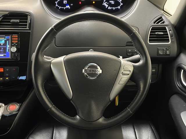 日産 セレナ ハイウェイスター Vセレ +Safty 新潟県 2015(平27)年 7.4万km ダイヤモンドブラック 4WD/純正SDナビ(MM114D-W)/CD/USB/AUX/フルセグテレビ/バックカメラ/ETC/衝突被害軽減ブレーキ/レーンキープアシスト/クルーズコントロール/両側パワースライドドア/革調シートカバー/スマートキー/プッシュスタート/LEDヘッドライト/オートライト/社外15インチアルミホイール/純正15インチAW夏タイヤ車載