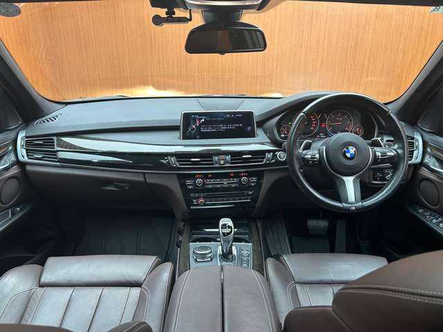 ＢＭＷ Ｘ５ xDrive 35d Mスポーツ 千葉県 2016(平28)年 5万km アルピンホワイトⅢ パノラマＳＲ　/ＡＣＣ　/茶革　/ナビ　/ＴＶ　/ＤＶＤ再生　/Ｂカメラ　/シートヒーター　/電動リアゲート　/ＬＥＤヘッドライト　/コンフォートアクセス　/衝突軽減Ｂ　/ＢＳＭ　/ＬＫＡ　/ＭＴモード　/禁煙車　/ＥＴＣ