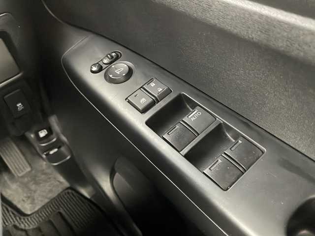 ホンダ Ｎ ＢＯＸ カスタム G 岐阜県 2013(平25)年 10.9万km プレミアムホワイトパール 純正ナビ/AM/FM/TV/SD/CD/DVD/両側スライドドア/ＨＩＤヘッドライト/社外１４インチアルミホイール/ステアリングリモコン/フォグライト/純正ドアバイザー/純正フロアマット/ステアリングリモコン/横滑り防止