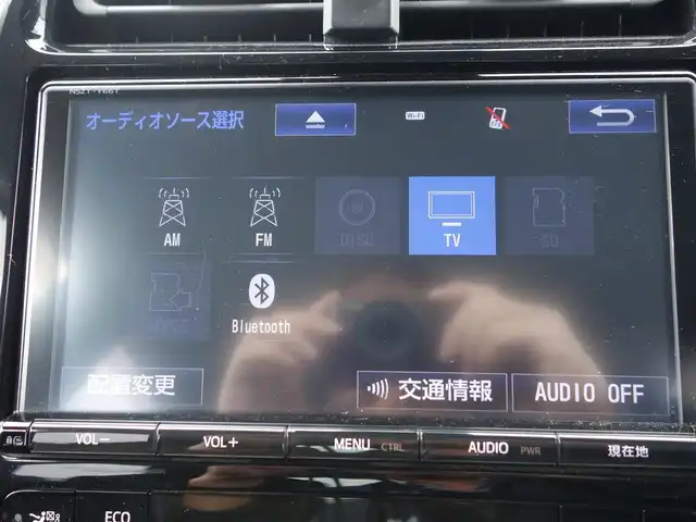 トヨタ プリウス A 静岡県 2018(平30)年 5.6万km スティールブロンドM 走行距離56千キロ/セーフティセンス/　・プリクラッシュセーフティ/　・レーダークルーズコントロール/　・オートマチックハイビーム/　・レーンディパーチャーアラート/ブラインドスポットモニター/ヘッドアップディスプレイ/シンプルインテリジェントパーキングアシスト/インテリジェントクリアランスソナー/純正9インチSDナビ/　CD/DVD/BT/SD/フルセグTV/ビルトインETC/社外デジタルインナーミラー（前後ドラレコ付）/   Dream maker DMDR-27/運転席シートリフター/ブラックコンソール/プッシュスタート／スマートキー/純正フロアマット／ドアバイザー/取扱説明書／保証書