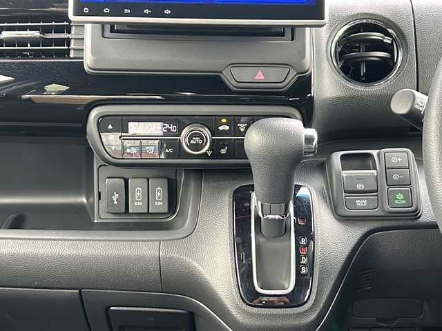 ホンダ Ｎ ＢＯＸ カスタム L 青森県 2023(令5)年 3.2万km クリスタルブラックパール ・4WD/・社外ディスプレイオーディオ（XTRONS_PE）/・バックカメラ/・Bluetooth/・ABS/・横滑り防止/・衝突被害軽減ブレーキ/・レーンキープアシスト/・レーダークルーズコントロール/・オートライト/・LEDヘットライト/・ドライブレコーダー（前後）/・両側パワースライドドア/・シートヒーター（D席）/・プッシュスタート/・スマートキー/・スペアキー1本/・カーテンエアバック/・純正AW/・社外ゴムマット