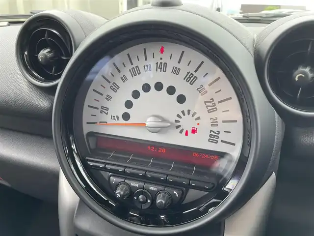 ＭＩＮＩ ミニ クロスオーバー クーパー 奈良県 2014(平26)年 7.1万km 茶 社外ナビ(フルセグTV/CD/DVD/AM・FM/BT)/ETC/前後ドラレコ/DSC(ダイナミック・スタビリティ・コントロール)/DTC(ダイナミック・トラクション・コントロール)/ブレーキアシスト/CBC(コーナリング・ブレーキ・コントロール)/サイドカーテンエアバッグ/純正16インチアルミホイール/HIDヘッドライト/スマートキー/スペアキー/プッシュスタート