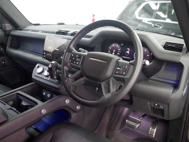 ランドローバー ランドローバー ディフェンダー 110XダイナミッHSE 兵庫県 2023(令5)年 2.6万km サントリーニブラック 純正11.4インチナビ/ワンオーナー/全方位カメラ/ETC2.0/パノラミックススライディングルーフ/Apple　car play/衝突軽減ブレーキ/前後ドライブレコーダー/レーンキープアシスト/アクティブクルーズコントロール/ＭＥＲＩＤＩＡＮサウンド/横滑り防止装置/アイドリングストップ/シートヒーター(D+N席)/エアシート(D+N席)/22インチ純正AW/プッシュスタート/コーナーセンサー/純正フロアマット/LEDヘッドライト/ステアリングヒーター/ダウンヒルアシスト/ルーフレール/盗難防止装置/AAC/パワーシート/パワーバックドア