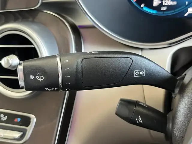 メルセデス・ベンツ ＧＬＣ２２０ d 4マチック クーペ 山形県 2020(令2)年 5.7万km ダイヤモンドホワイト レザーエクスクルーシブパッケージ/・本革シート【シルクベージュ】/・シートベンチレーター/・ヘッドアップディスプレイ/・Burmesterサラウンドシステム/・12.3コックピットディスプレイ/360°カメラ/フルセグTV/パワーバックドア/パドルシフト/アダプティブクルーズコントロール/レーンキープアシスト