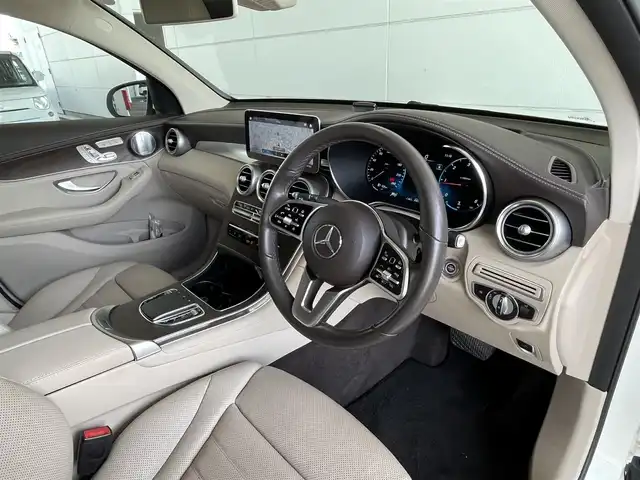 メルセデス・ベンツ ＧＬＣ２２０ d 4マチック クーペ 山形県 2020(令2)年 5.7万km ダイヤモンドホワイト レザーエクスクルーシブパッケージ/・本革シート【シルクベージュ】/・シートベンチレーター/・ヘッドアップディスプレイ/・Burmesterサラウンドシステム/・12.3コックピットディスプレイ/360°カメラ/フルセグTV/パワーバックドア/パドルシフト/アダプティブクルーズコントロール/レーンキープアシスト