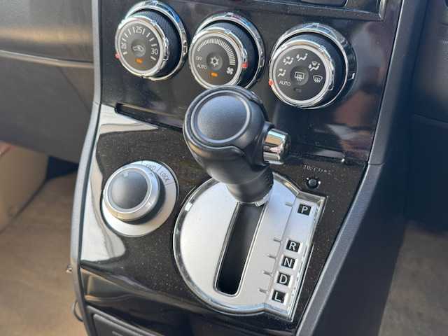 三菱 デリカＤ：５ D－Power package 静岡県 2017(平29)年 4.5万km ウォームホワイトP/スターリングシルバーM ●社外ナビ/(フルセグ/CD/DVD/Bluetooth)/(EX9V)/●前席シートヒーター/●クルーズコントロール/●社外車高調/●社外マフラー/●パドルシフト/●オートライト/●革巻きステアリング/●ステアリングスイッチ/●ETC/●電動リアゲート/●フリップダウンモニター(ALPINE)/●両側パワースライドドア/●電動格納ウィンカーミラー/●ドアバイザー/●スマートキー/●純正フロアマット/●純正18インチアルミホイール/●ダブル＋ニーSRS＋ABS/●車両取扱説明書/●ナビ取扱説明書