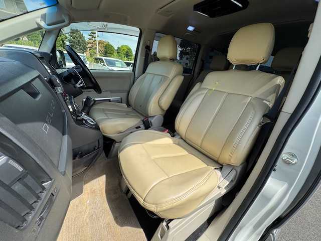三菱 デリカＤ：５ D－Power package 静岡県 2017(平29)年 4.5万km ウォームホワイトP/スターリングシルバーM ●社外ナビ/(フルセグ/CD/DVD/Bluetooth)/(EX9V)/●前席シートヒーター/●クルーズコントロール/●社外車高調/●社外マフラー/●パドルシフト/●オートライト/●革巻きステアリング/●ステアリングスイッチ/●ETC/●電動リアゲート/●フリップダウンモニター(ALPINE)/●両側パワースライドドア/●電動格納ウィンカーミラー/●ドアバイザー/●スマートキー/●純正フロアマット/●純正18インチアルミホイール/●ダブル＋ニーSRS＋ABS/●車両取扱説明書/●ナビ取扱説明書
