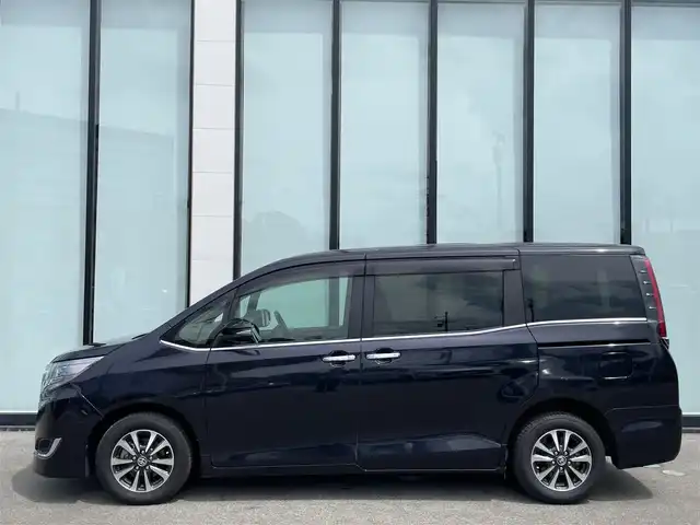 トヨタ エスクァイア ハイブリッド Gi 大阪府 2020(令2)年 6.9万km スパークリングブラックパールクリスタルシャイン ワンオーナー　/純正９インチナビ　/  フルセグTV/CD/DVD/Bluetooth/USB　/バックモニター　/衝突軽減ブレーキ/クリアランスソナー　/１１インチ後席モニター　/前席エアシートヒーター　/両側パワースライドドア　/クルーズコントロール/レーンキープアシスト　/前後ドライブレコーダー/オートマチックハイビーム/純正15インチアルミホイール　/純正フロアマット/プッシュスタート/スマートキー/ビルトインＥＴＣ　/ＬＥＤ