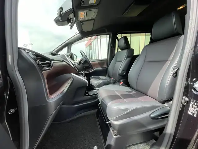 トヨタ エスクァイア ハイブリッド Gi 大阪府 2020(令2)年 6.9万km スパークリングブラックパールクリスタルシャイン ワンオーナー　/純正９インチナビ　/  フルセグTV/CD/DVD/Bluetooth/USB　/バックモニター　/衝突軽減ブレーキ/クリアランスソナー　/１１インチ後席モニター　/前席エアシートヒーター　/両側パワースライドドア　/クルーズコントロール/レーンキープアシスト　/前後ドライブレコーダー/オートマチックハイビーム/純正15インチアルミホイール　/純正フロアマット/プッシュスタート/スマートキー/ビルトインＥＴＣ　/ＬＥＤ