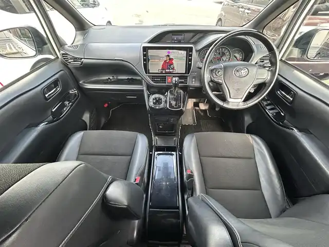 トヨタ ノア Si ダブルバイビーⅢ 長崎県 2021(令3)年 8万km ラグジュアリーホワイトパールクリスタルシャインガラスフレーク 純正10型ナビ/・バックカメラ/・フルセグテレビ/・CD/DVD/・Bluetooth/・AM/FM/純正フリップダウンモニター/TRDエアロ/両側パワースライドドア/ＬＥＤヘッドライト/ETC/前後ドライブレコーダー/トヨタセーフティーセンス/横滑り防止装置/レーンキープアシスト/純正フロアマット/スマートキー/プッシュスタート/スペアキー/新車保証書/取扱説明書