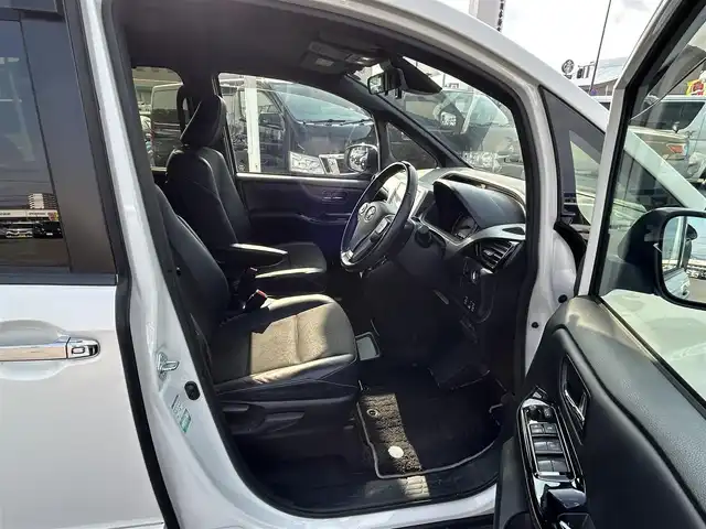 トヨタ ノア Si ダブルバイビーⅢ 長崎県 2021(令3)年 8万km ラグジュアリーホワイトパールクリスタルシャインガラスフレーク 純正10型ナビ/・バックカメラ/・フルセグテレビ/・CD/DVD/・Bluetooth/・AM/FM/純正フリップダウンモニター/TRDエアロ/両側パワースライドドア/ＬＥＤヘッドライト/ETC/前後ドライブレコーダー/トヨタセーフティーセンス/横滑り防止装置/レーンキープアシスト/純正フロアマット/スマートキー/プッシュスタート/スペアキー/新車保証書/取扱説明書