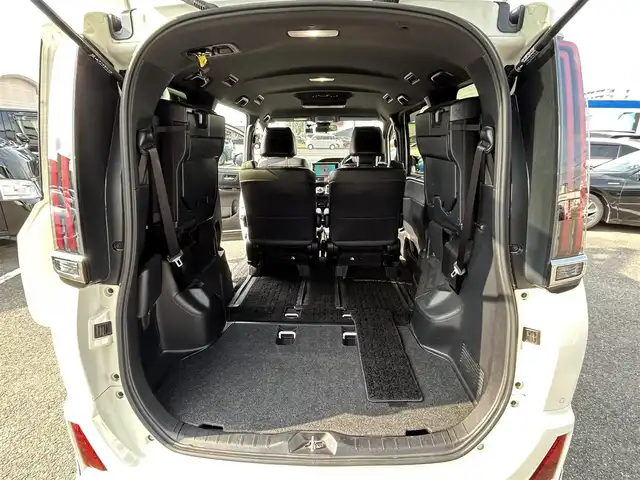 トヨタ ノア Si ダブルバイビーⅢ 長崎県 2021(令3)年 8万km ラグジュアリーホワイトパールクリスタルシャインガラスフレーク 純正10型ナビ/・バックカメラ/・フルセグテレビ/・CD/DVD/・Bluetooth/・AM/FM/純正フリップダウンモニター/TRDエアロ/両側パワースライドドア/ＬＥＤヘッドライト/ETC/前後ドライブレコーダー/トヨタセーフティーセンス/横滑り防止装置/レーンキープアシスト/純正フロアマット/スマートキー/プッシュスタート/スペアキー/新車保証書/取扱説明書