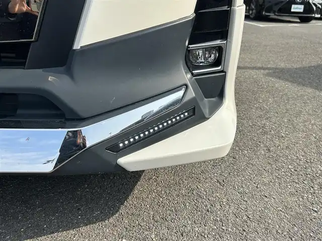 トヨタ ノア Si ダブルバイビーⅢ 長崎県 2021(令3)年 8万km ラグジュアリーホワイトパールクリスタルシャインガラスフレーク 純正10型ナビ/・バックカメラ/・フルセグテレビ/・CD/DVD/・Bluetooth/・AM/FM/純正フリップダウンモニター/TRDエアロ/両側パワースライドドア/ＬＥＤヘッドライト/ETC/前後ドライブレコーダー/トヨタセーフティーセンス/横滑り防止装置/レーンキープアシスト/純正フロアマット/スマートキー/プッシュスタート/スペアキー/新車保証書/取扱説明書