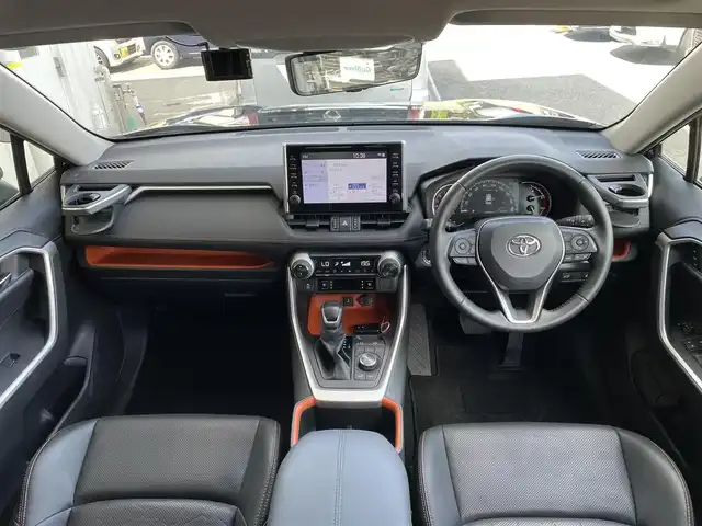 トヨタ ＲＡＶ４ アドベンチャー 東京都 2022(令4)年 2万km アティチュードブラックマイカ ワンオーナー/サンルーフ/純正ディスプレイオーディオ/バックモニター/デジタルインナーミラー/ブラインドスポットモニター/プリクラッシュセーフティ/シートヒーター/エアシート/ハンドルヒーター/純正ドアバイザー/純正フロアマット/レーダークルーズ/運転席のみパワーシート(シートメモリー)/ＥＴＣ/前後ドライブレコーダー/スマートキー