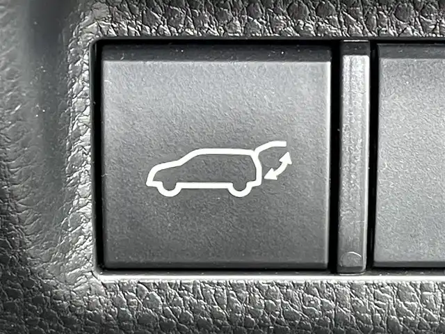 トヨタ ＲＡＶ４ アドベンチャー 東京都 2022(令4)年 2万km アティチュードブラックマイカ ワンオーナー/サンルーフ/純正ディスプレイオーディオ/バックモニター/デジタルインナーミラー/ブラインドスポットモニター/プリクラッシュセーフティ/シートヒーター/エアシート/ハンドルヒーター/純正ドアバイザー/純正フロアマット/レーダークルーズ/運転席のみパワーシート(シートメモリー)/ＥＴＣ/前後ドライブレコーダー/スマートキー