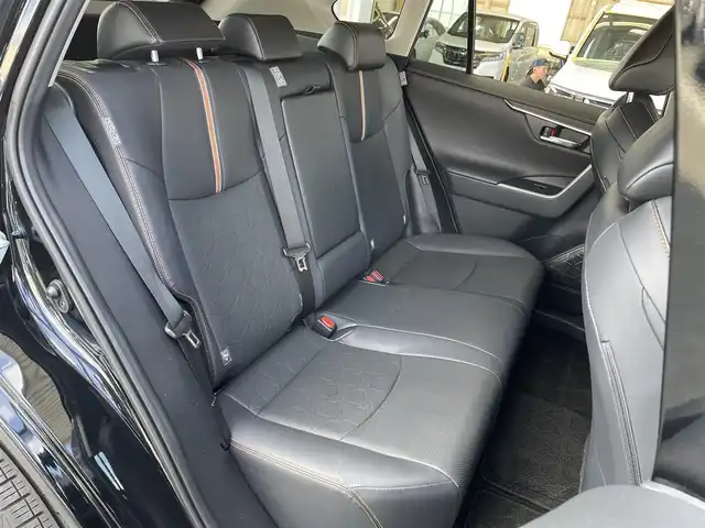 トヨタ ＲＡＶ４ アドベンチャー 東京都 2022(令4)年 2万km アティチュードブラックマイカ ワンオーナー/サンルーフ/純正ディスプレイオーディオ/バックモニター/デジタルインナーミラー/ブラインドスポットモニター/プリクラッシュセーフティ/シートヒーター/エアシート/ハンドルヒーター/純正ドアバイザー/純正フロアマット/レーダークルーズ/運転席のみパワーシート(シートメモリー)/ＥＴＣ/前後ドライブレコーダー/スマートキー
