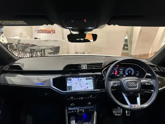 アウディ Ｑ３ 35TDIクワトロ Sライン 道央・札幌 2021(令3)年 2.8万km グレイシアホワイトメタリック ベーシックパッケージ/　・シートヒーター/　・電動フロントシート/　・ランバーサポート/　・アウディホールドアシスト/　・オートマチックテールゲート/アシスタンスパッケージ/　・ACC/　・エマージェンシーアシスト/　・サイドアシスト/　・リアクロストラフィックアシスト/プラスパッケージ/　・パーシャルレザー/　・マルチカラーアンビエントライティング/　・リヤシートUSB/テクノロジーパッケージ/　・スマートフォンインターフェース/　・ワイヤレスチャージング/TVチューナー/純正メモリナビ/USB/Bluetooth/360°カメラ/バーチャルコックピット/LEDヘッドライト