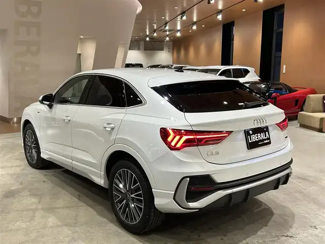 アウディ Ｑ３ 35TDIクワトロ Sライン 道央・札幌 2021(令3)年 2.8万km グレイシアホワイトメタリック ベーシックパッケージ/　・シートヒーター/　・電動フロントシート/　・ランバーサポート/　・アウディホールドアシスト/　・オートマチックテールゲート/アシスタンスパッケージ/　・ACC/　・エマージェンシーアシスト/　・サイドアシスト/　・リアクロストラフィックアシスト/プラスパッケージ/　・パーシャルレザー/　・マルチカラーアンビエントライティング/　・リヤシートUSB/テクノロジーパッケージ/　・スマートフォンインターフェース/　・ワイヤレスチャージング/TVチューナー/純正メモリナビ/USB/Bluetooth/360°カメラ/バーチャルコックピット/LEDヘッドライト