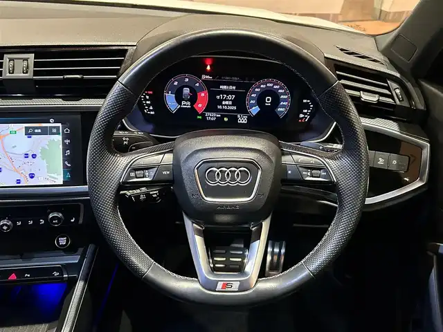 アウディ Ｑ３ 35TDIクワトロ Sライン 道央・札幌 2021(令3)年 2.8万km グレイシアホワイトメタリック ベーシックパッケージ/　・シートヒーター/　・電動フロントシート/　・ランバーサポート/　・アウディホールドアシスト/　・オートマチックテールゲート/アシスタンスパッケージ/　・ACC/　・エマージェンシーアシスト/　・サイドアシスト/　・リアクロストラフィックアシスト/プラスパッケージ/　・パーシャルレザー/　・マルチカラーアンビエントライティング/　・リヤシートUSB/テクノロジーパッケージ/　・スマートフォンインターフェース/　・ワイヤレスチャージング/TVチューナー/純正メモリナビ/USB/Bluetooth/360°カメラ/バーチャルコックピット/LEDヘッドライト