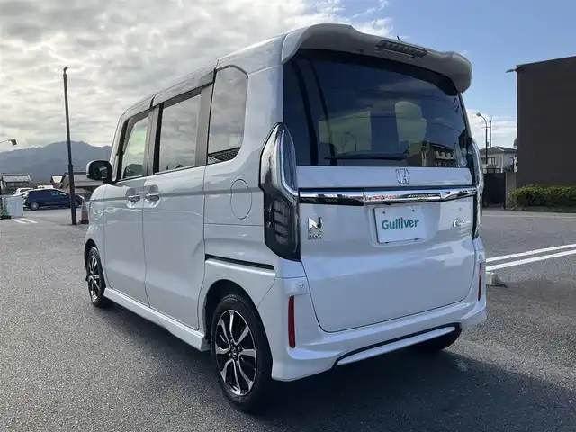 ホンダ Ｎ ＢＯＸ カスタム G L ホンダセンシング 滋賀県 2019(平31)年 6.3万km プラチナホワイトパール パナソニックメモリーナビ（CN-RE05D）/・Bluetooth・フルセグTV/バックモニター/ホンダセンシング/・安全運転支援システム/両側パワースライドドア/純正LEDヘッドライト/純正LEDフォグライト/オートライト/ビルトインETC/リアサンシェード/充電用USBポート/電動格納ウィンカーミラー/純正14AW/プッシュスタート/スマートキー/純正マット/バイザー/取説/保証証/スペアキー
