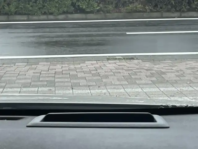 トヨタ プリウス Sセーフティプラス 静岡県 2017(平29)年 2.9万km スティールブロンドM 1オーナー　/トヨタセーフティセンス  /ACC /HUD /AHB /パークアシスト /クリアランスソナー /純正ナビ（DSZT-YC4T）　/地デジ　/Bカメラ/ステアリングスイッチ /革巻きステアリング　/ドライブモード　/前方ドラレコ（YCD-18FHR）  /GPSレーダー （YA-W17GA）/スマートキー /スペアキー /保証書
